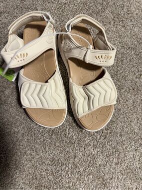 ComfortFit Women's Cream Adjustable Strap Sandals